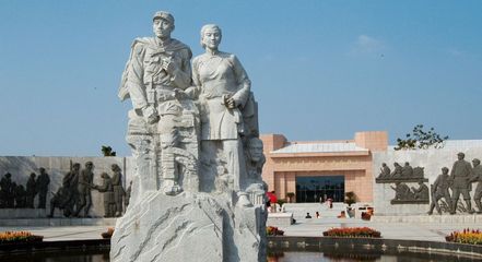 沙家浜文化魅力再現(xiàn) 阿慶嫂現(xiàn)身虹橋高鐵站，旅游禮包引熱潮